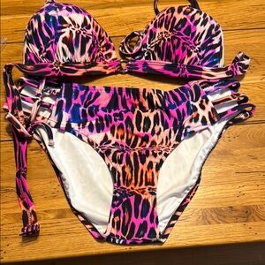 NIB sz D top & sz 10 bottom matching VENUS 2 pc set!!
